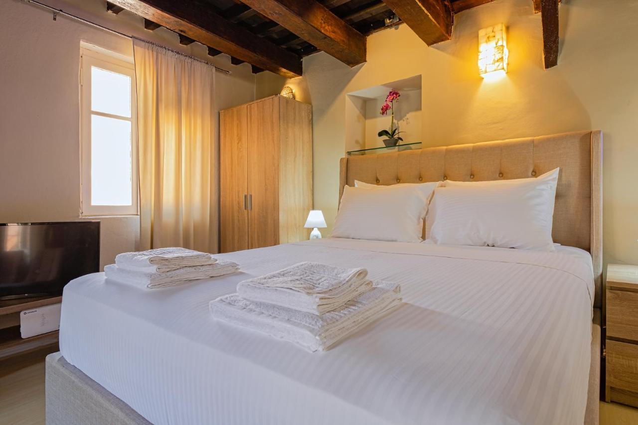 Ydragogeio Rooms Old Town Chania  Bagian luar foto